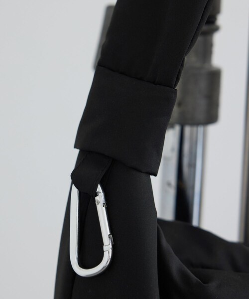 ADAM ET ROPE'(アダムエロペ)の「【WEB限定】撥水ノットショルダー(ショルダーバッグ・レディース・ブラック/ブラウン・F)」の11枚目の写真