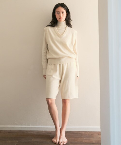 URBAN RESEARCH（アーバンリサーチ）の「Extreme Cashmere　spencer（ベスト・レディース・cream/raven/felt・-）」の15枚目の写真