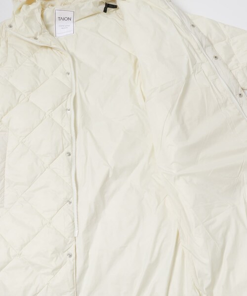 ITEMS URBANRESEARCH（アイテムズ アーバンリサーチ）の「TAION　HOOD LONG DOWN JACKET（その他アウター・レディース・BLK/OFF/D.CHOCO・M/L/XL）」の13枚目の写真