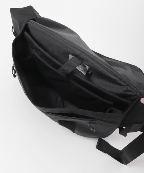 EKAL(エカル)の「CMF OUTDOOR GARMENT MESSENGER BAG BALLISTIC(メッセンジャーバッグ・メンズ・BLACK・One)」の8枚目の写真
