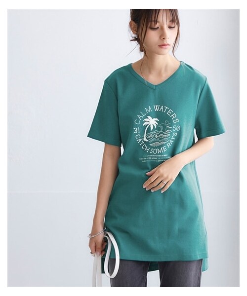 nissen（ニッセン）の「【綿１００％】プリントV ネックチュニックTシャツ（接触冷感・UVカット）（選べる柄）＜大きいサイズ有＞（チュニック・レディース・カジュアルロゴ:グレージュ/カジュアルロゴ:アイス杢/タテロゴ:黒/タテロゴ:オフホワイト/カレッジロゴ:オフホワイト/カレッジロゴ:グレージュ/ソファネコ:スモーキーブルー/かくれんぼネコ:ネイビー/かくれんぼネコ:アイス杢/タワー:ミント/カットフラワー:ラベンダー/マリンロゴ:ブルーグリーン/アメカジロゴ:チャコールグレー/フライングバード:モーブグリーン/大人ロゴ:オフホワイト/ポップネコ:ブルーグリーン/カーブロゴ:黒/ソフトロゴ:チャコールグレー/ボタニカル:ミント/ハートロゴ:ピンクベージュ/衿花:ダークブルー/ブックネコ:オートミール/フレンチロゴ:ベージュ/筆記ロゴ:オフホワイト/パンダ:チャコールグレー/伸びネコ:ネイビー/花:ダークピンク・S/M/L/LL/3L/4L/5L/6L）」の20枚目の写真