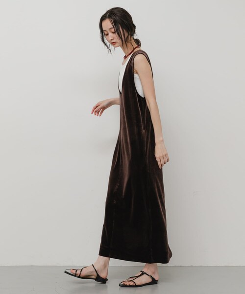 SENSE OF PLACE by URBAN RESEARCH(センスオブプレイスバイアーバンリサーチ)の「Uネックベロアワンピース(ワンピース・レディース・BLACK/BROWN・One/COMPACT)」の20枚目の写真