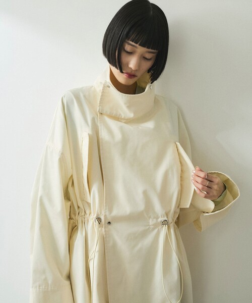 ADAM ET ROPE'（アダムエロペ）の「【WEB限定】スタンドカラーハーフモッズコート（モッズコート・レディース・ブラック/オフホワイト/カーキ系・F）」の15枚目の写真