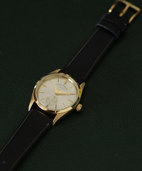 ADAM ET ROPE'（アダムエロペ）の「《別注》【VAGUE WATCH CO. for ADAM ET ROPE'】 FLATBACK WRISTWATCH(LEATHER BELT)（アナログ腕時計・メンズ・ゴールド・F）」の2枚目の写真