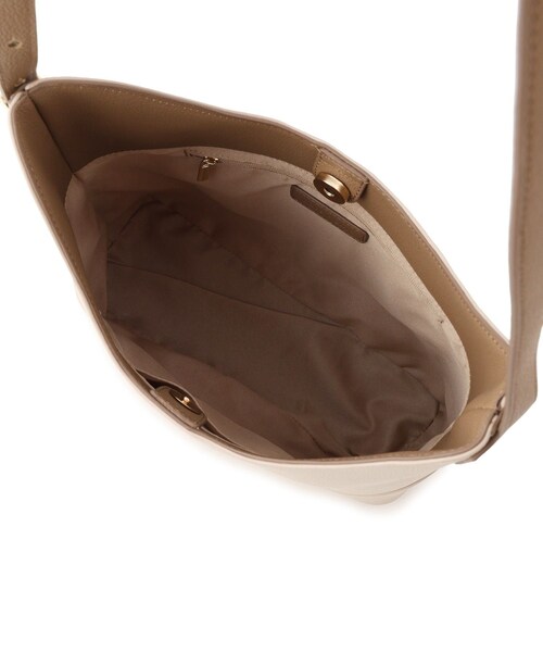 ROPE' PICNIC（ロペピクニック）の「me fit BAG ミドルプラス・ワンショルダーフィットバッグ（ショルダーバッグ・レディース・ブラック/キナリ/ブラウン系/カーキ系・F）」の17枚目の写真