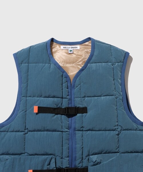 ADAM ET ROPE'(アダムエロペ)の「【HELLA GREEN/ヘラグリーン】Ripstop Nylon Down Vest(ダウンベスト・メンズ・グレー/ブルー・L/M)」の6枚目の写真