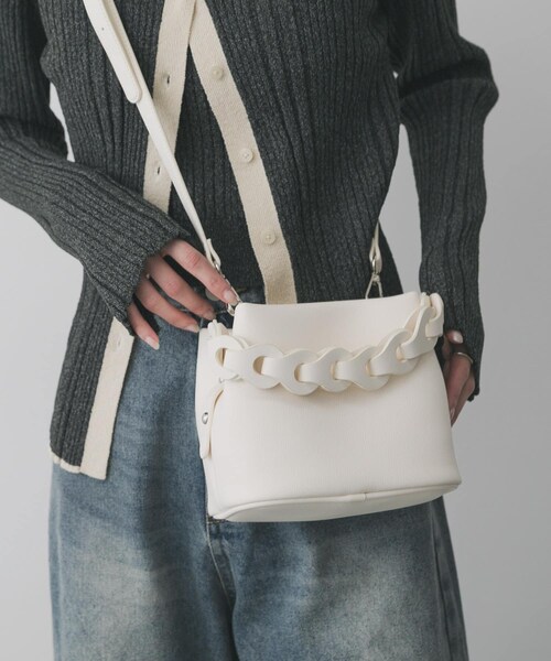 SENSE OF PLACE by URBAN RESEARCH（センスオブプレイスバイアーバンリサーチ）の「チェーンハンドルパフバッグ（ショルダーバッグ・レディース・BLACK/L.BLUE/IVORY・One）」の8枚目の写真