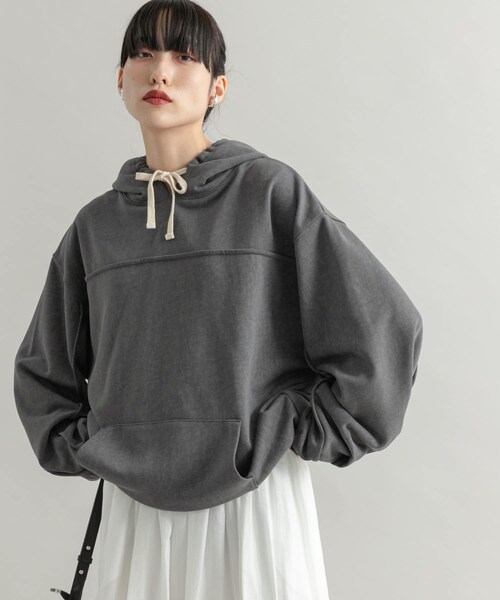 KBF（ケイビーエフ）の「バックロゴフーディー（パーカー・レディース・GRAY/NAVY・one）」の5枚目の写真