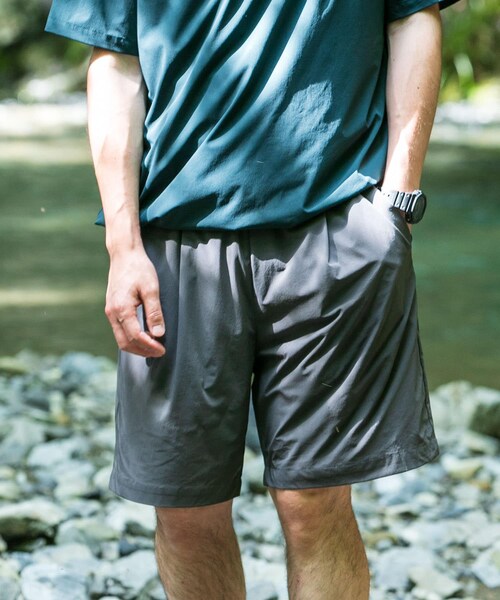ITEMS URBANRESEARCH(アイテムズ アーバンリサーチ)の「シルキーナイロン 多機能 ショートパンツ(その他パンツ・メンズ・CHA/BLK/NVY・M/L)」の14枚目の写真