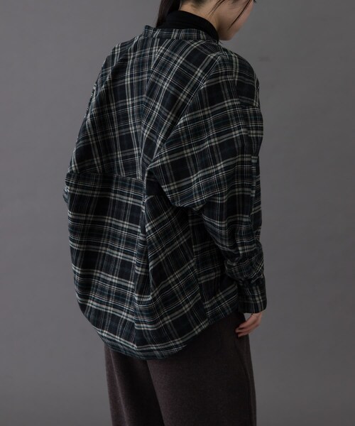 URBAN RESEARCH DOORS（アーバンリサーチドアーズ）の「FORK&SPOON　ブラッシュドチェックシャツ（シャツ/ブラウス・レディース・BLACK CHK/BEIGE CHK・1）」の6枚目の写真