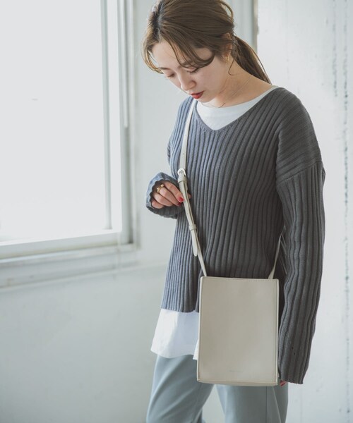ITEMS URBANRESEARCH(アイテムズ アーバンリサーチ)の「ボックスショルダーバッグ(ショルダーバッグ・レディース・OFF/GRY/BLK・-)」の6枚目の写真
