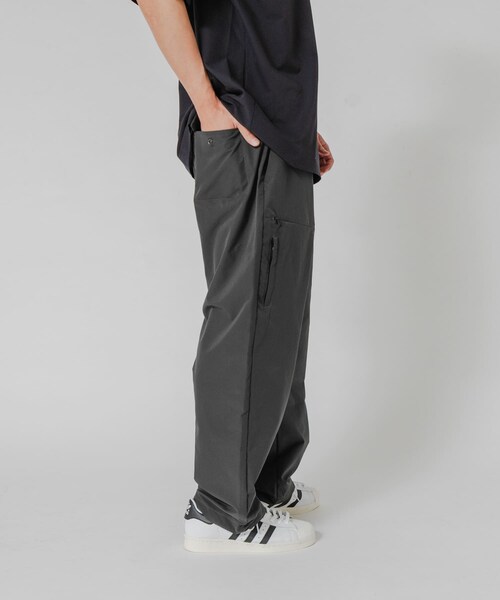URBAN RESEARCH(アーバンリサーチ)の「『洗濯可/防シワ/撥水』COOL DOTS EASY PANTS(その他パンツ・メンズ・BLACK/CHARCOAL/NAVY・M/L)」の19枚目の写真