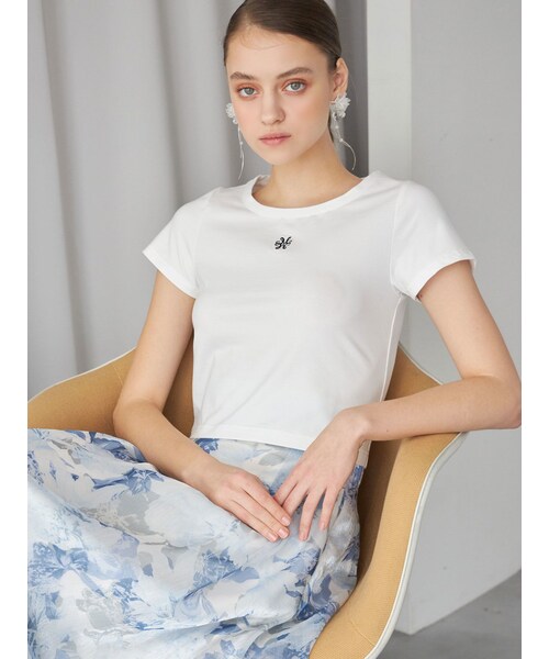 MERCURYDUO（マーキュリーデュオ）の「エンブロイダリーワンポイントロゴTシャツ（Tシャツ/カットソー・レディース・オフホワイト/ブラック/レッド・F）」の4枚目の写真