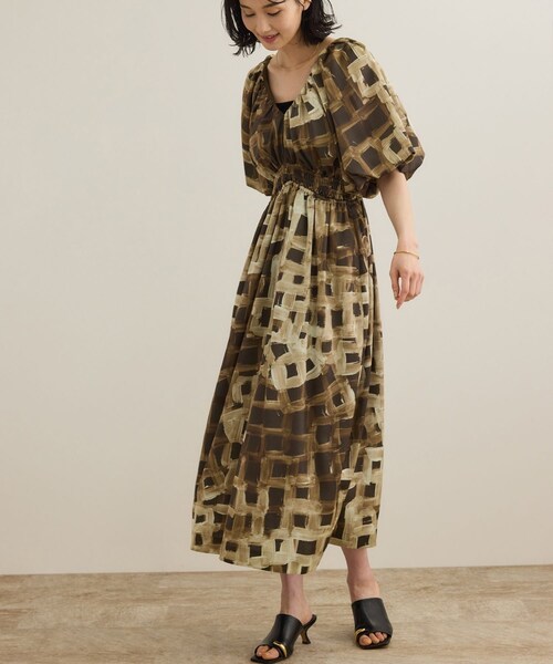 ROPE'(ロペ)の「スクエア ジオメトリックプリントワンピース/洗える(ドレス・レディース・ダークブラウン/ブルー・F)」の2枚目の写真