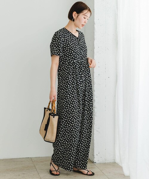 URBAN RESEARCH ROSSO（アーバンリサーチロッソ）の「F by ROSSO　フラワープリントオールインワン（サロペット/オーバーオール・レディース・BLACK/NAVY・36/38）」の6枚目の写真