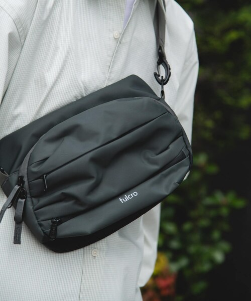 URBAN RESEARCH DOORS(アーバンリサーチドアーズ)の「fulcro runner(ショルダーバッグ・メンズ・BLACK/D.GRAY・-)」の14枚目の写真