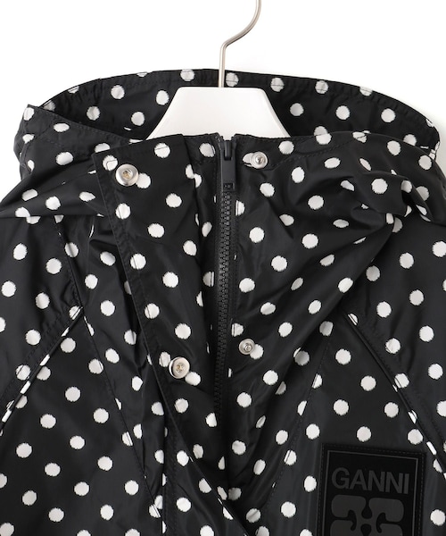 ADAM ET ROPE'(アダムエロペ)の「【J'aDoRe限定】【GANNI(ガニー)】Flyweight nylon jacket printed(ナイロンジャケット・レディース・ブラック・1)」の5枚目の写真