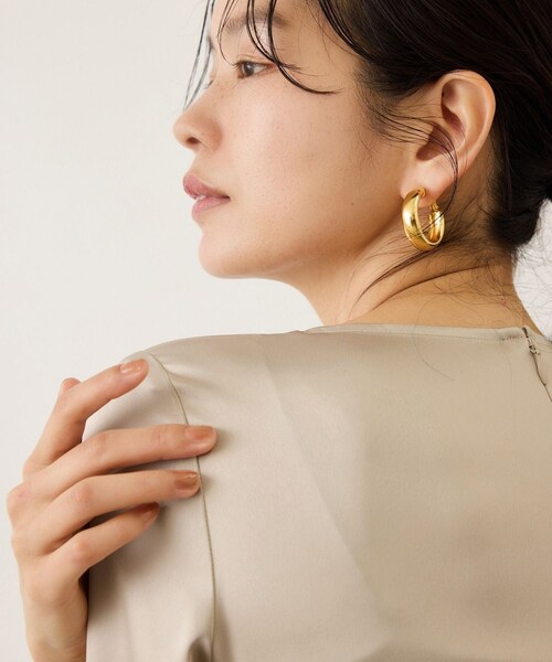 ROPE'（ロペ）の「ドレープサテンティーブラウス/セットアップ対応・イージーケア（シャツ/ブラウス・レディース・ブラック/キャメル系/ベージュ・F）」の14枚目の写真