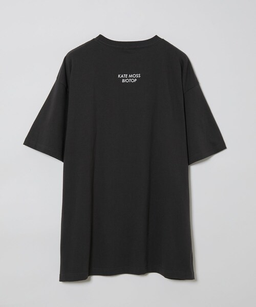 ADAM ET ROPE'（アダムエロペ）の「9/1(金)12:00〜 予約受付開始【KateMoss by David Sims】 Looks Can Kill T（Tシャツ/カットソー・レディース・ブラック/ホワイト・XL/L/M）」の14枚目の写真