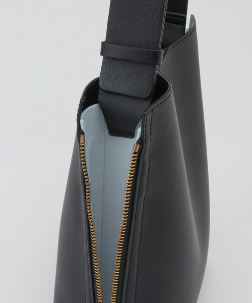 ROPE'（ロペ）の「【E'POR】Y BAG Shoulder Mini【超軽量】（ショルダーバッグ・レディース・ブラック/ホワイト系/キナリ/ダークブラウン/ブルー系/パープル系/ライトグレー・F）」の12枚目の写真