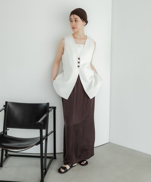 URBAN RESEARCH（アーバンリサーチ）の「『2サイズ展開』キュプラサテンストレートスカート（スカート・レディース・BEIGE/BLACK/BROWN・36/38）」の19枚目の写真