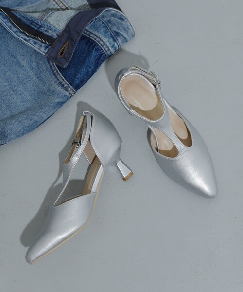 SENSE OF PLACE by URBAN RESEARCH(センスオブプレイスバイアーバンリサーチ)の「Tストラップパンプス(パンプス・レディース・BLACK/IVORY/SILVER・S/M/L)」の3枚目の写真