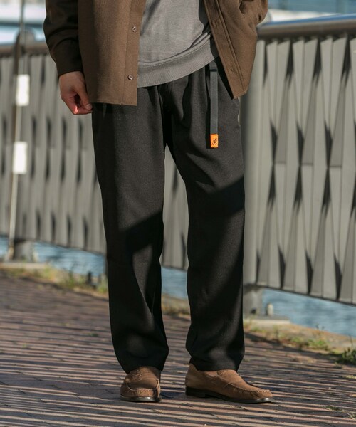 URBAN RESEARCH ROSSO（アーバンリサーチロッソ）の「『別注』Gramicci　ウォッシャブルウォームワンタックパンツ（その他パンツ・メンズ・BLACK/CHARCOAL/BROWN・S/M/L/XL）」の5枚目の写真