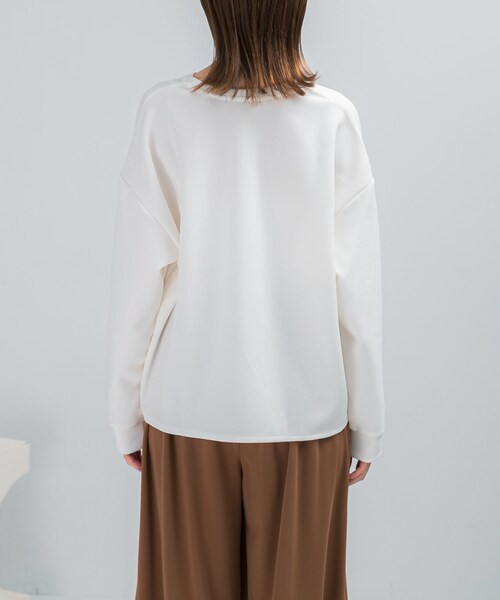 URBAN RESEARCH ROSSO（アーバンリサーチロッソ）の「Vネックジョーゼットプルオーバー（Tシャツ/カットソー・レディース・WHITE/BLACK・FREE）」の4枚目の写真