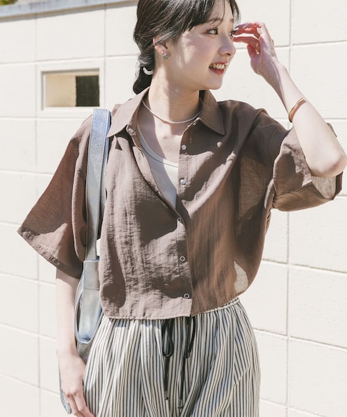 ITEMS URBANRESEARCH(アイテムズ アーバンリサーチ)の「ドットボタンハンソデシアーシャツ(シャツ/ブラウス・レディース・OFF/BLK/BRN/BLU・Free)」の3枚目の写真
