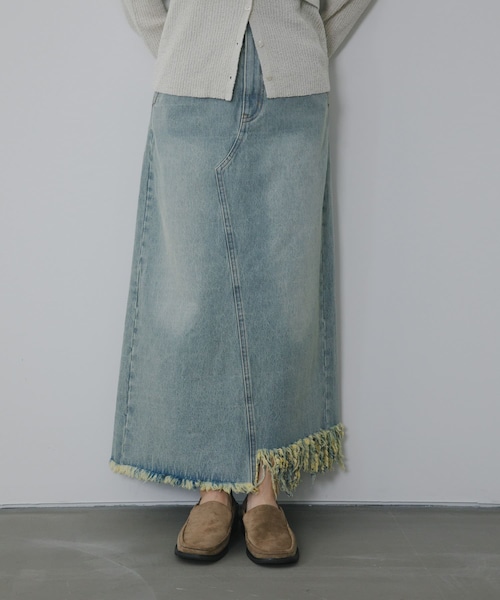 KBF(ケイビーエフ)の「アシメフリンジデニムスカート(デニムスカート・レディース・L.BLUE/BLACK・One)」の3枚目の写真
