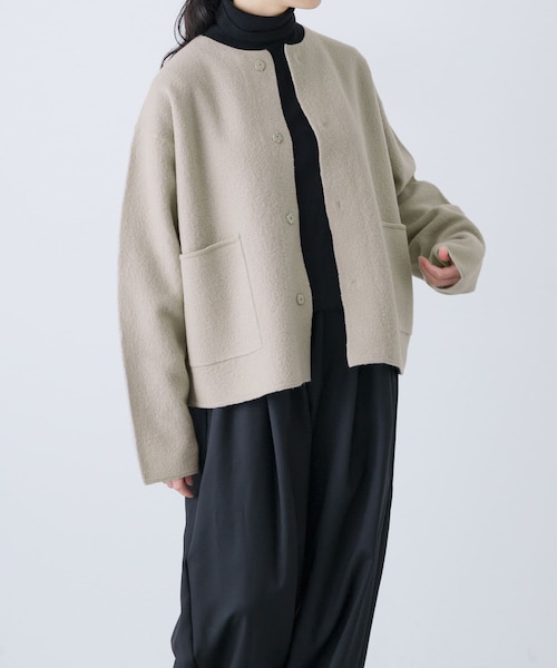 かぐれ（カグレ）の「圧縮ウールショートジャケット（ノーカラージャケット・レディース・GREGE/BLACK・Free）」の2枚目の写真