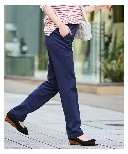 nissen（ニッセン）の「大きいサイズ ７つの優秀を叶える贅沢パンツ（ゆったりヒップ）（股下66ｃｍ）（吸汗速乾・抗菌防臭・UVカット）（パンツ・レディース・ネイビー/黒/グレージュ・L/LL/3L/4L/5L/6L/8L/10L）」の22枚目の写真