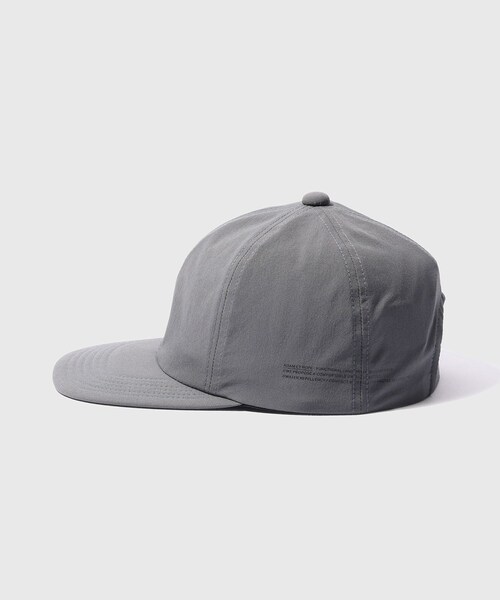ADAM ET ROPE'(アダムエロペ)の「UVカット ストレッチナイロンキャップ(キャップ・メンズ・ブラック/チャコール・F)」の4枚目の写真