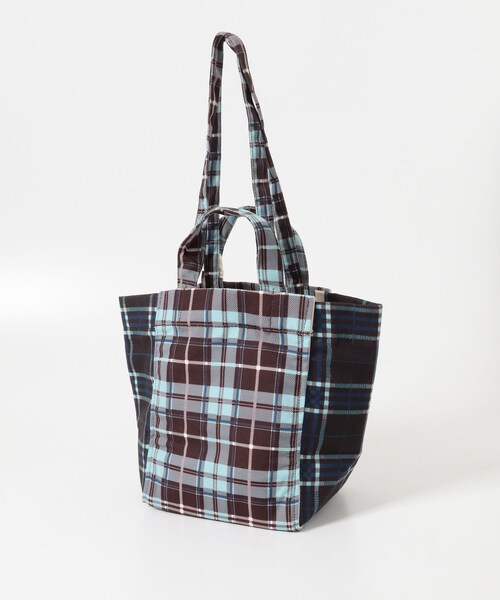 URBAN RESEARCH DOORS(アーバンリサーチドアーズ)の「『別注』beej×DOORS チェックトートバッグ(トートバッグ・レディース・RED×NAVY/BRN×BLUE・One)」の6枚目の写真