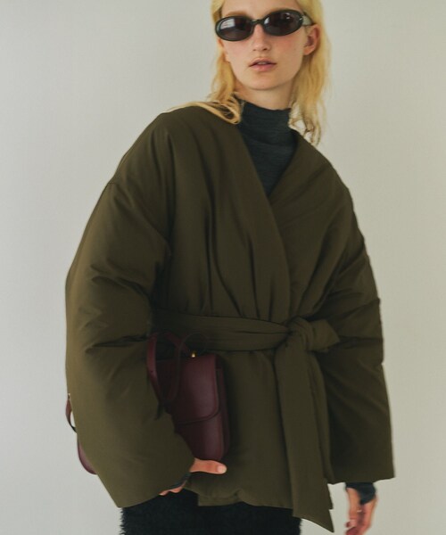 ROPE'（ロペ）の「【一部店舗限定】【REALM（レルム）】NYLON PUFFY SHORT COAT｜コート（ナイロンジャケット・レディース・ブラック/カーキ・38）」の16枚目の写真