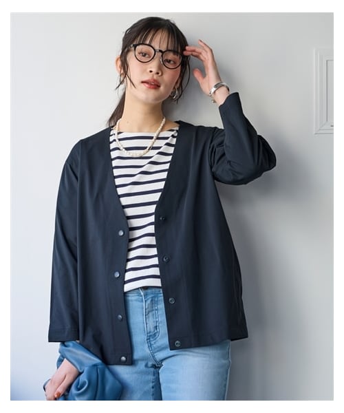 nissen（ニッセン）の「＜大きいサイズ＞２４時間ずっと快適かるスルーメッシュＶネックノーカラージャケット（吸汗速乾・ＵＶカット・イージーケア）（セットアップ可能）（ジャケット/アウター・レディース・黒/ミッドナイトネイビー/モカ/アクアブルー・L/LL/3L/4L/5L/6L/8L/10L）」の6枚目の写真