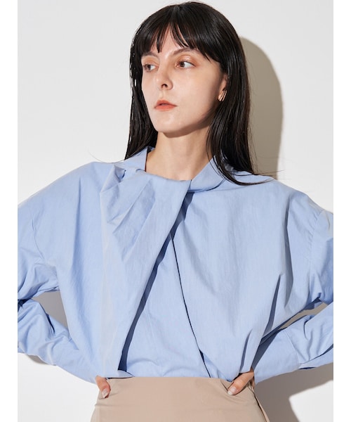 ELENDEEK（エレンディーク）の「TWIST GATHER BL（シャツ/ブラウス・レディース・オフホワイト/ピンク/ブルー・F）」の4枚目の写真