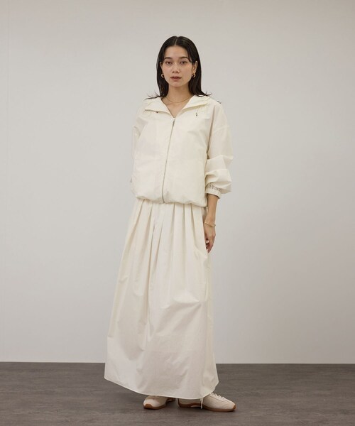 ADAM ET ROPE'（アダムエロペ）の「コーティングギャザータックスカート / セットアップ対応（スカート・レディース・ホワイト/ネイビー系・F）」の4枚目の写真