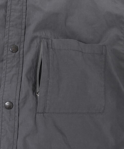 URBAN RESEARCH DOORS（アーバンリサーチドアーズ）の「THE NORTH FACE PURPLE LABEL　MOUNTAIN WIND SHIRTS（シャツ/ブラウス・メンズ・WHITE(OW)/A.GRAY(AH)・M）」の5枚目の写真