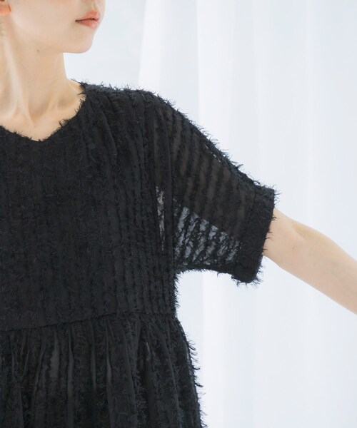 URBAN RESEARCH ROSSO（アーバンリサーチロッソ）の「シアージャガードペプラムブラウス（シャツ/ブラウス・レディース・OFF WHITE/BLACK・FREE）」の17枚目の写真