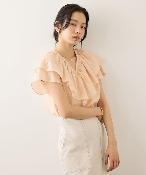 ROPE'(ロペ)の「【一部J'aDoRe・ルミネ限定カラー】Vネックフリルブラウス(無地・ピンストライプ)/イージーケア(シャツ/ブラウス・レディース・ブラック/ホワイト系/ブルー/ピンク・F)」の14枚目の写真