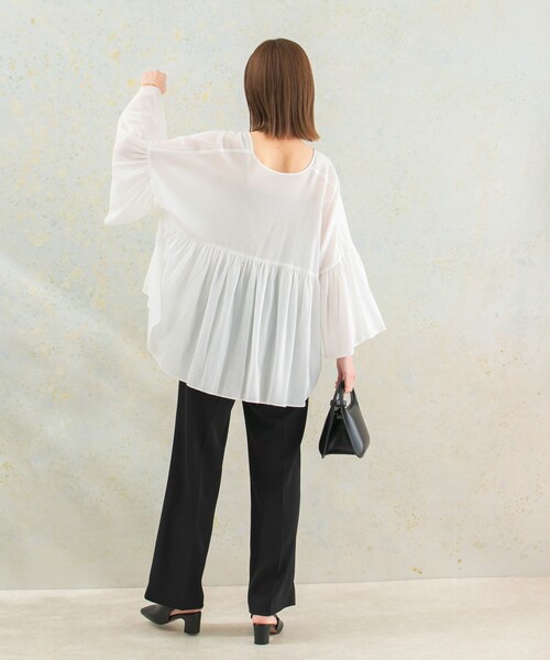 URBAN RESEARCH ROSSO（アーバンリサーチロッソ）の「ボリュームギャザーブラウス（シャツ/ブラウス・レディース・white/matcha・FREE）」の8枚目の写真