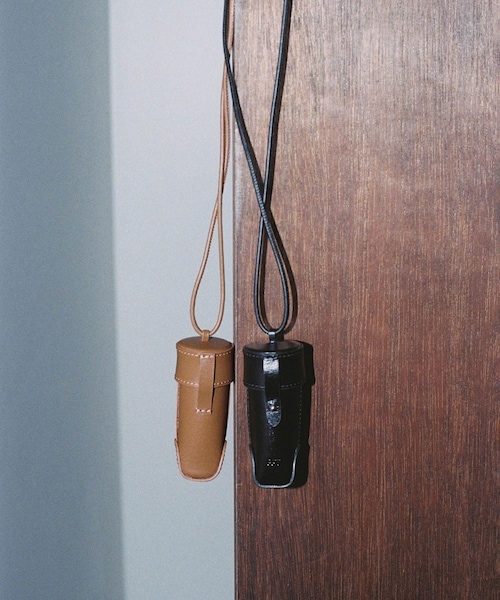 ADAM ET ROPE'（アダムエロペ）の「【PFT】Lip Charm（キーホルダー・レディース・ブラック/ベージュ系・F）」の4枚目の写真