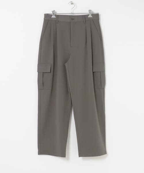 ITEMS URBANRESEARCH(アイテムズ アーバンリサーチ)の「TRテーパードクリーンカーゴパンツ(その他パンツ・メンズ・BLACK/OLIVE GRAY/MOCHA BRN・M/L)」の2枚目の写真