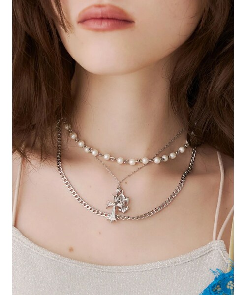 EVRIS（エヴリス）の「CROSS HEART CHAIN 3連 ネックレス（ネックレス・レディース・シルバー/ゴールド・F）」の2枚目の写真