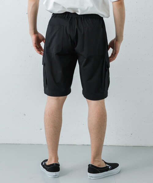 URBAN RESEARCH(アーバンリサーチ)の「Wide Dad BREEZY TECH CARGO SHORTS(その他パンツ・メンズ・D.NAVY/BLACK/CHARCOAL・1/2)」の5枚目の写真