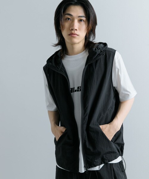 SENSE OF PLACE by URBAN RESEARCH（センスオブプレイスバイアーバンリサーチ）の「『セットアップ対応』ナイロンフーデッドトラックベスト（テーラードジャケット・メンズ・BLACK/L.BLUE・M/L）」の16枚目の写真