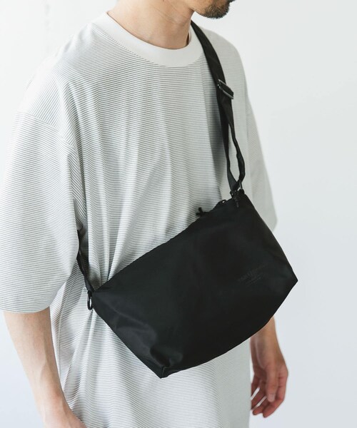 URBAN RESEARCH DOORS（アーバンリサーチドアーズ）の「『撥水』『別注』YAKPAK×DOORS　SHOULDER BAG S（ショルダーバッグ・メンズ・NAVY/BLACK/CHARCOAL/BEIGE・-）」の10枚目の写真