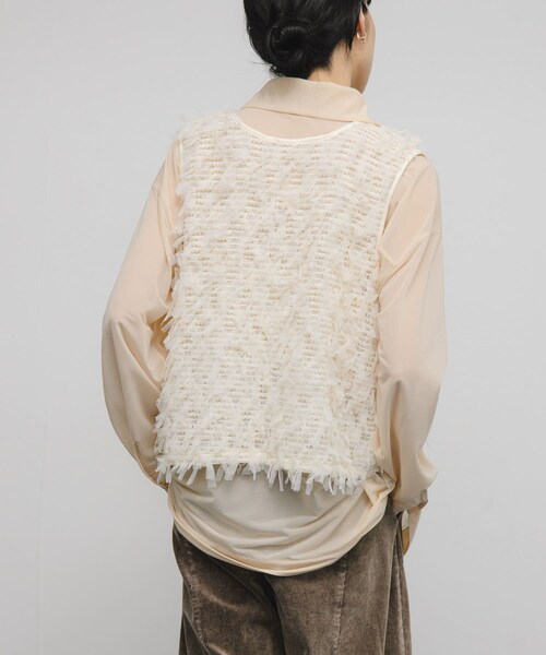 KBF（ケイビーエフ）の「チュールフリンジトップス（ベスト・レディース・IVORY/BLACK・one）」の7枚目の写真