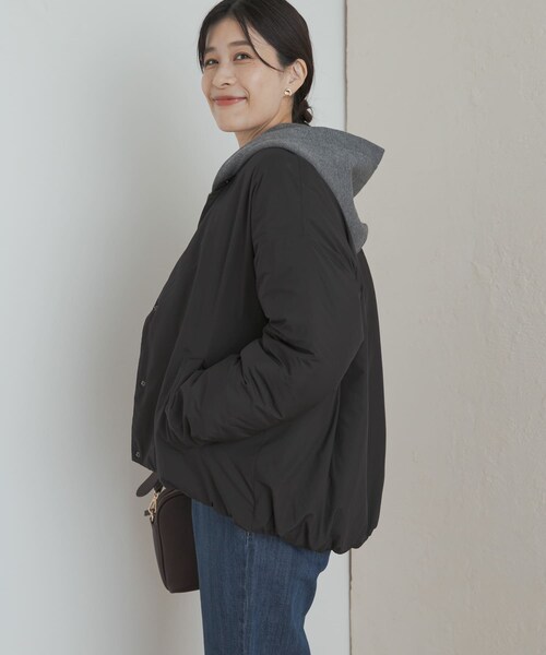 URBAN RESEARCH DOORS(アーバンリサーチドアーズ)の「『UR TECH』撥水ポケッタブル中綿ブルゾン(ブルゾン・レディース・GREIGE/CHARCOAL/BLACK・Free)」の5枚目の写真